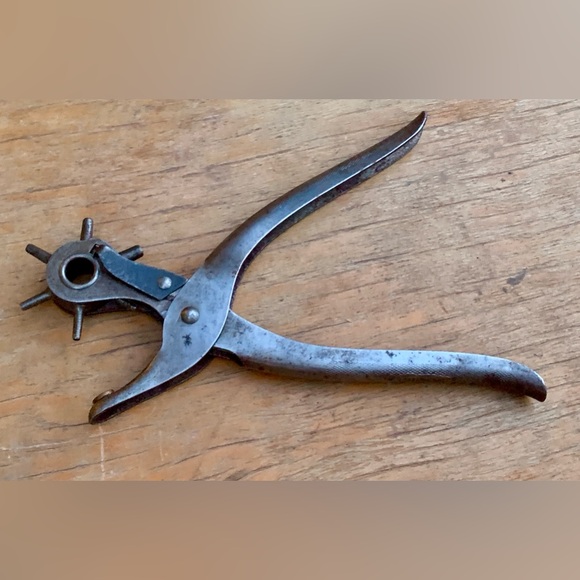 Vintage Sargent & Co. Solid Metal Rotating 6 Size Leather Hole Punching Tool - Picture 6 of 13